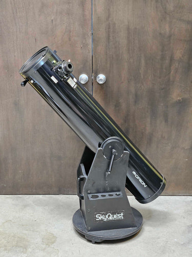 USED - SkyQuest XT8 Classic Dobsonian Telescope (08945) + Eyepieces