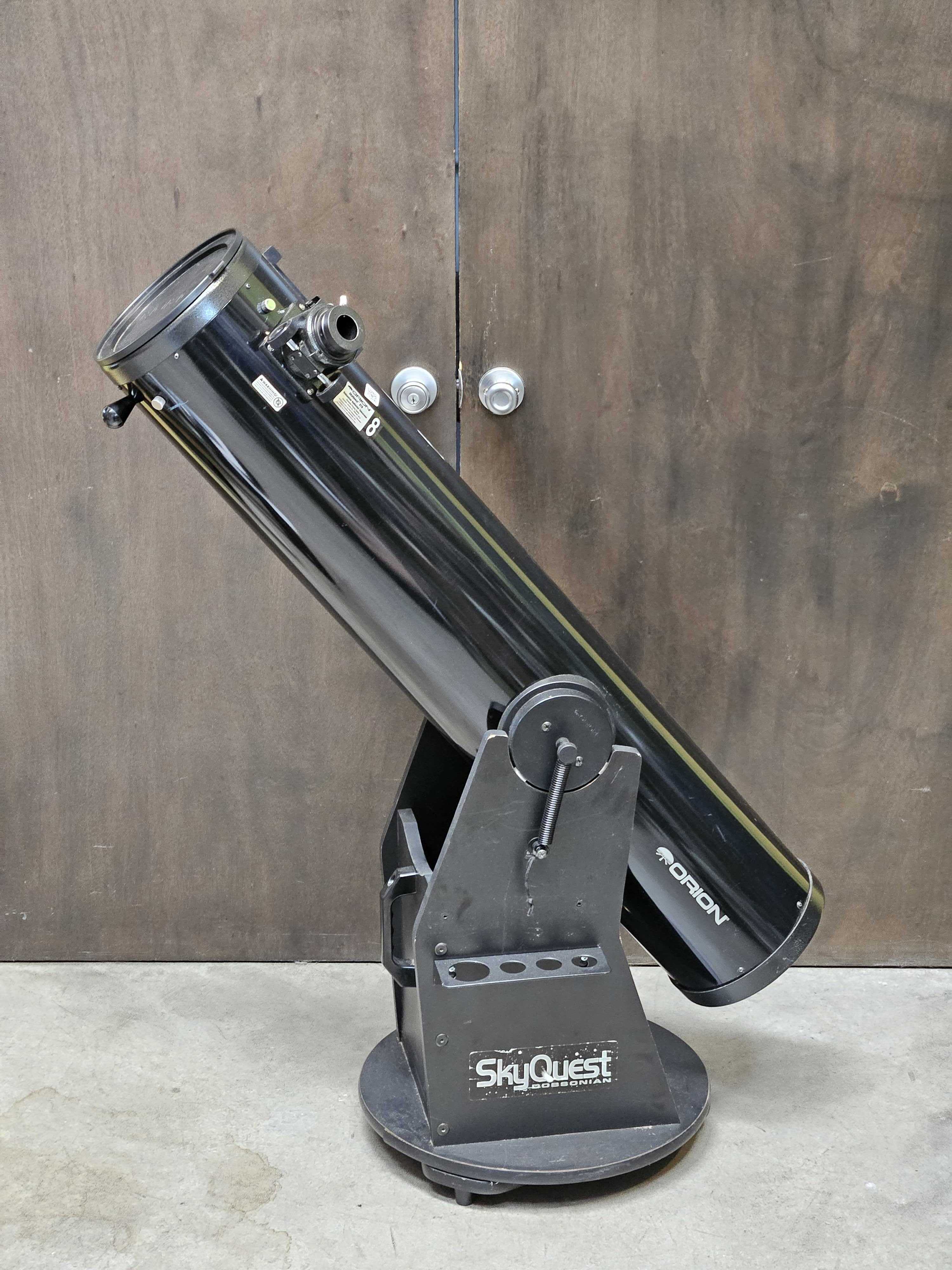 USED Orion SkyQuest XT8 Classic Dobsonian Telescope (08945